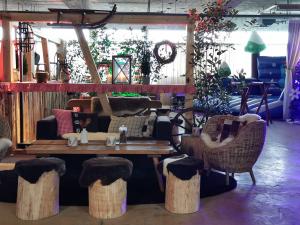 Holzbank ohne Lehne 5